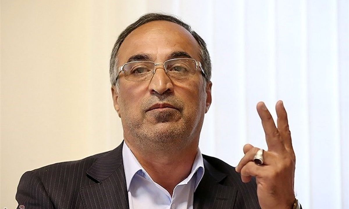 انتقاد تند واعظ آشتیانی: عزیزی خادم «هُل» شده است