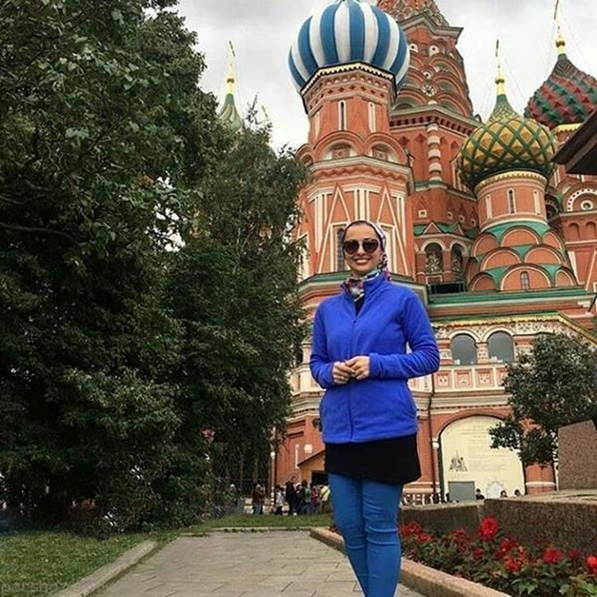 آبگوشت خوری نفیسه روشن در فشم با حجاب خاص | نفیسه روشن مدلینگ شد | عکس