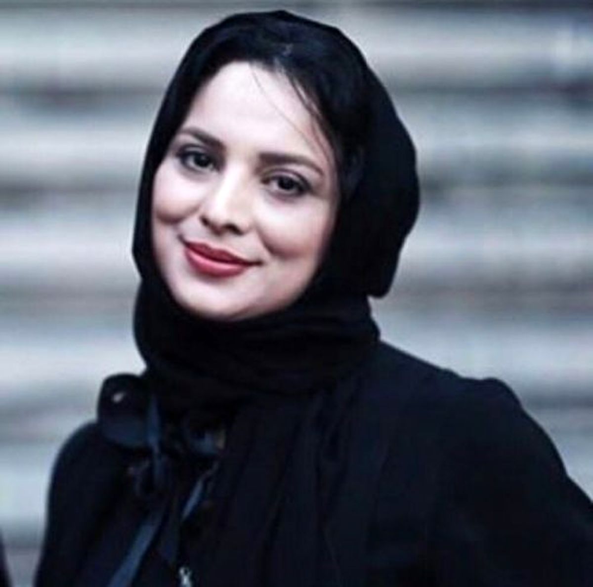 ظاهر جدید روشنک عجمیان با ماسک + عکس