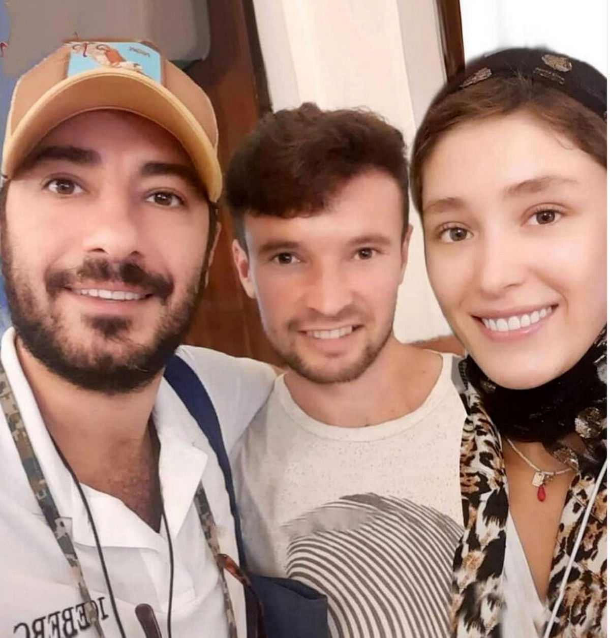 لباس جنجالی نوید محمدزاده در کنار خانم بازیگر