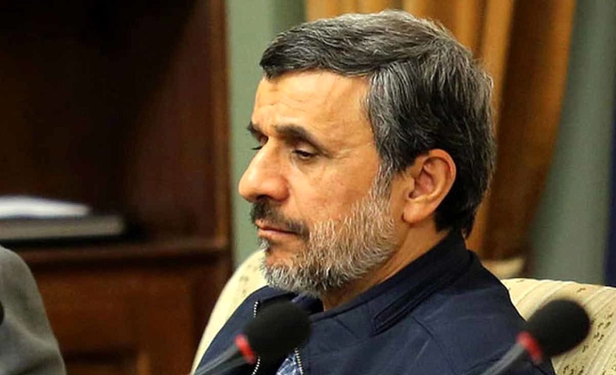 تیپ و استایل جدید و جنجالی احمدی نژاد در جلسه مجمع | عکس
