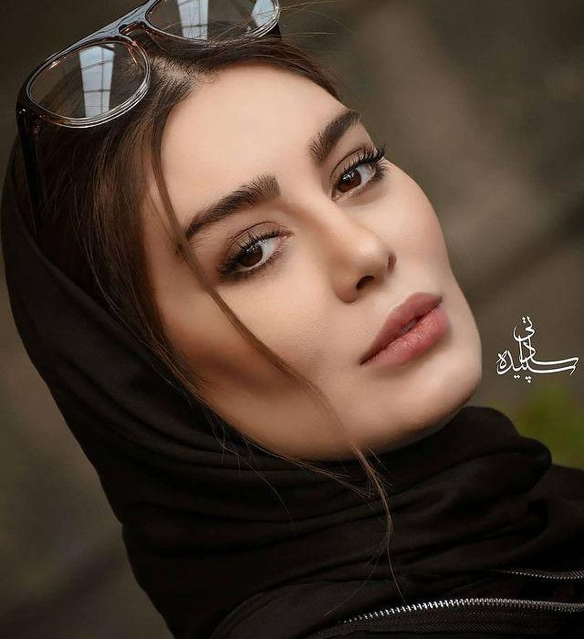 خوشگذرانی سحر قریشی و رفقا لب دریا | سحر قریشی بلاگر آرایشی شد| عکس